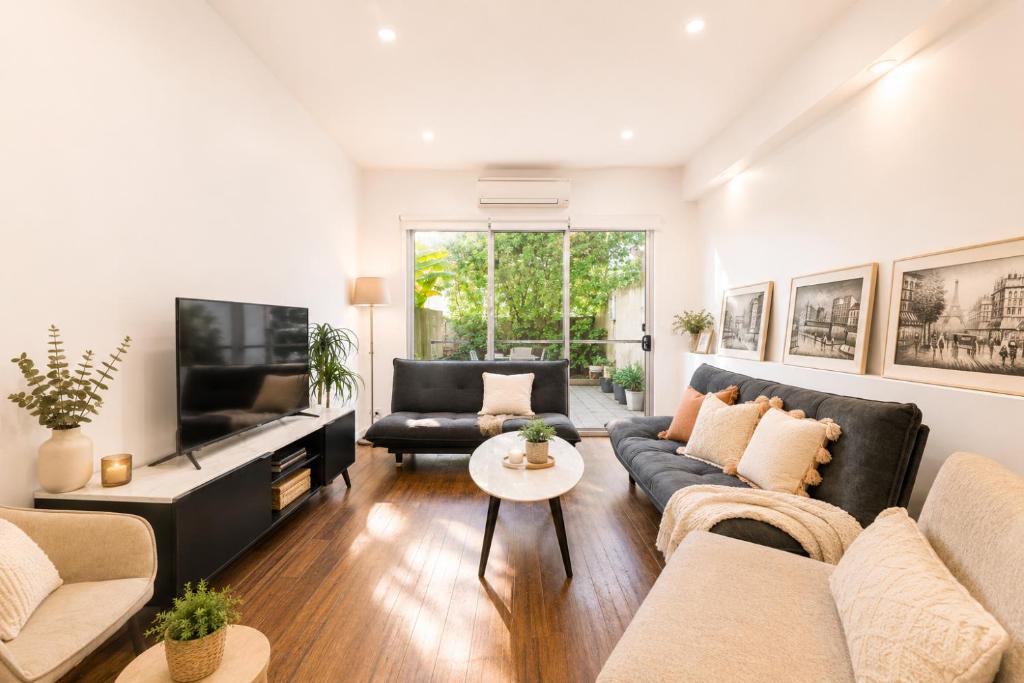 Pyrmont House | Modern 4BR House Walk to ICC & Darling Harbour & Fish Market & CBD