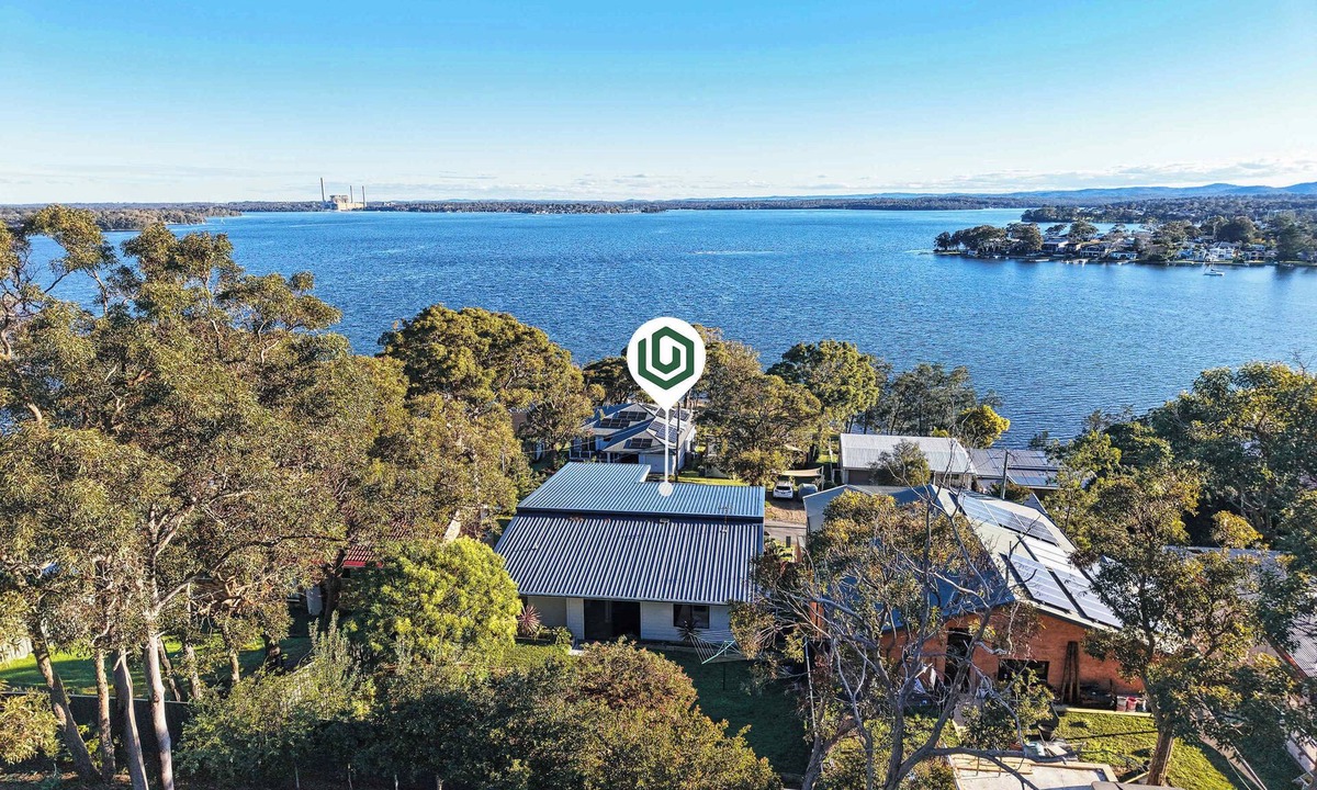 Mirrabooka House | Modern 4BR Mirraboo Home with Panoramic Lake Views