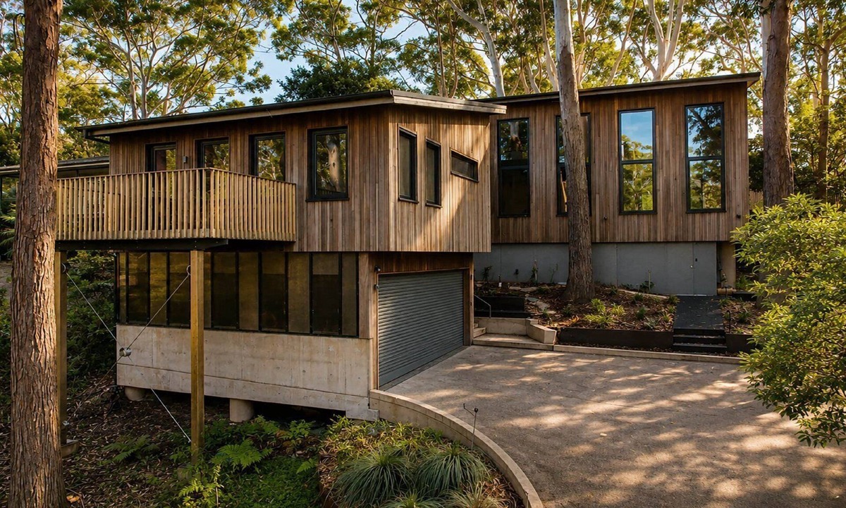 Macmasters Beach House | Modern architect designed home walking distance to Macmasters Beach
