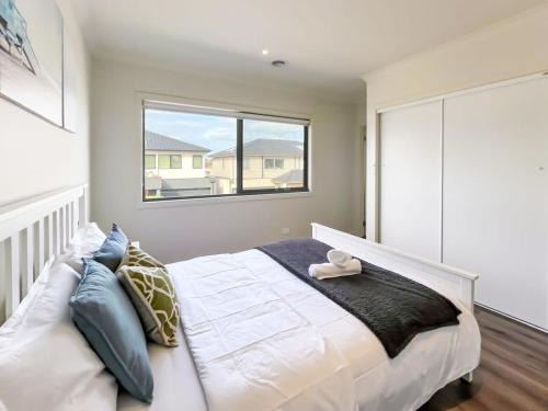 Berwick House | Modern Berwick Home with Fast WiFi Garage