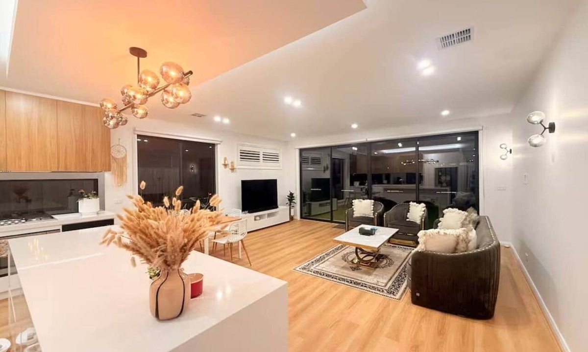Braybrook House | Modern Braybrook 3BR Near CBD Parking WiFi Stay