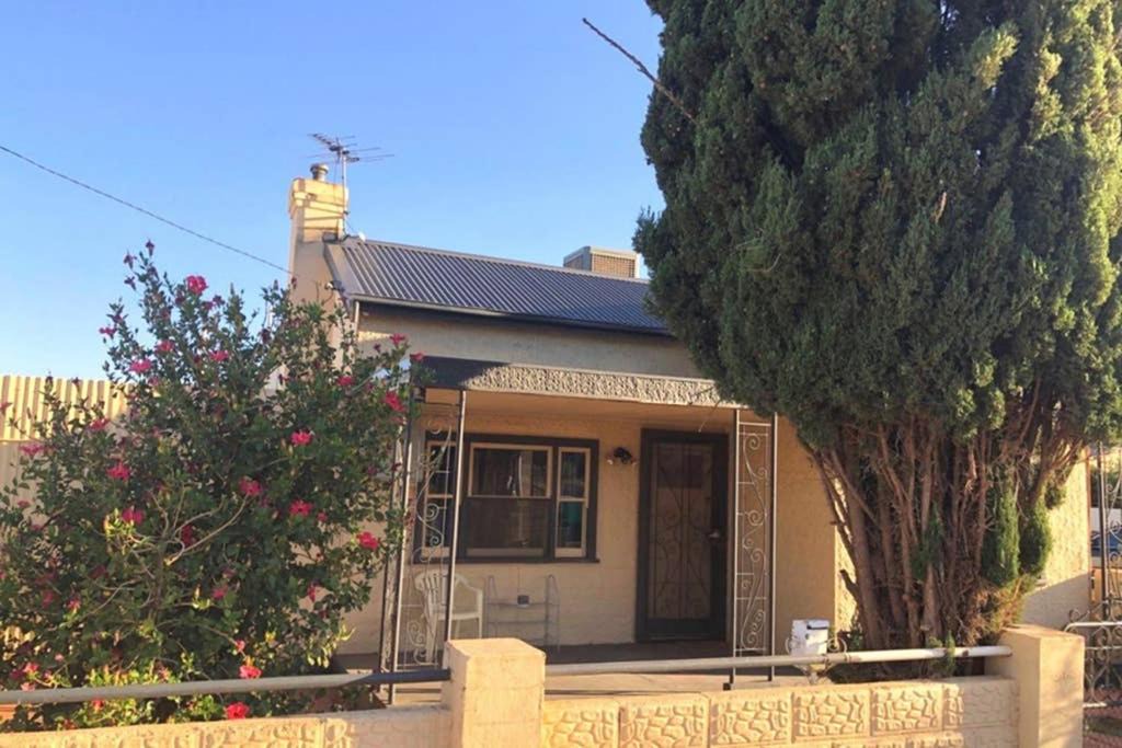 Broken Hill House | Modern Charming Miners’ Cottage +Free Internet