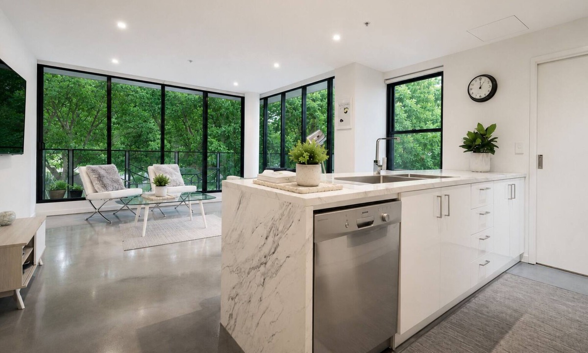 Docklands Apartment | Modern Docklands by Ready Set Stay with parking, linen, gym, and pool