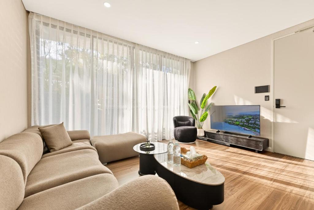 Gladesville Apartment | Modern Ground-Level 2BR Apartment in Gladesville
