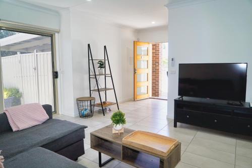 Deer Park House | Modern style unit 2 Deer Park