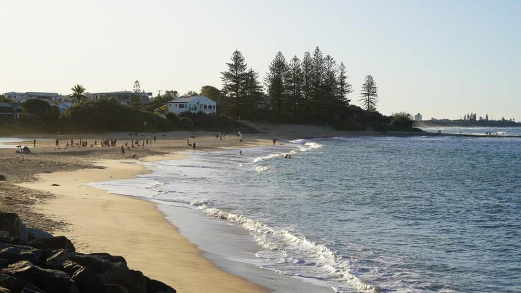 Moffat Beach Apartment | Moffat Beach Coastal Contemporary Unit B