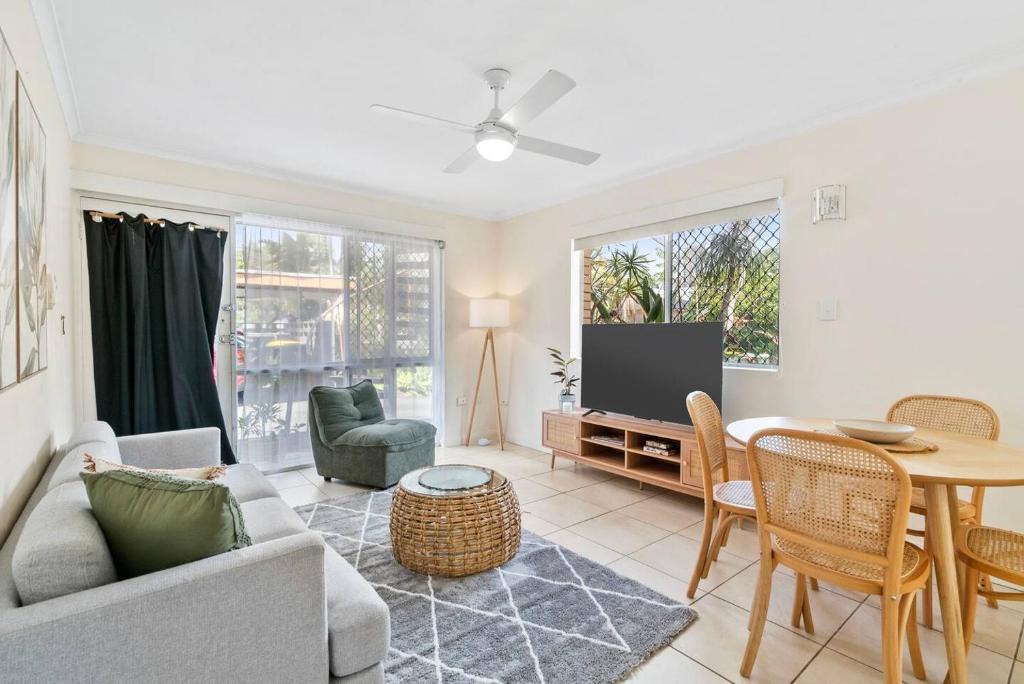 Surfers Paradise Apartment | Monaco Escape - Seaside Stay near Dining and Nightlife