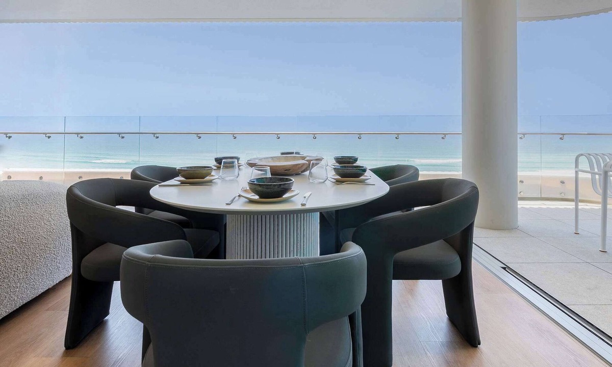 Coolangatta Apartment | Monet by Khove