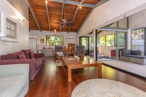 Elizabeth Beach House | Montezuma