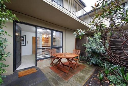Carnegie Apartment | Moonya Courtyard