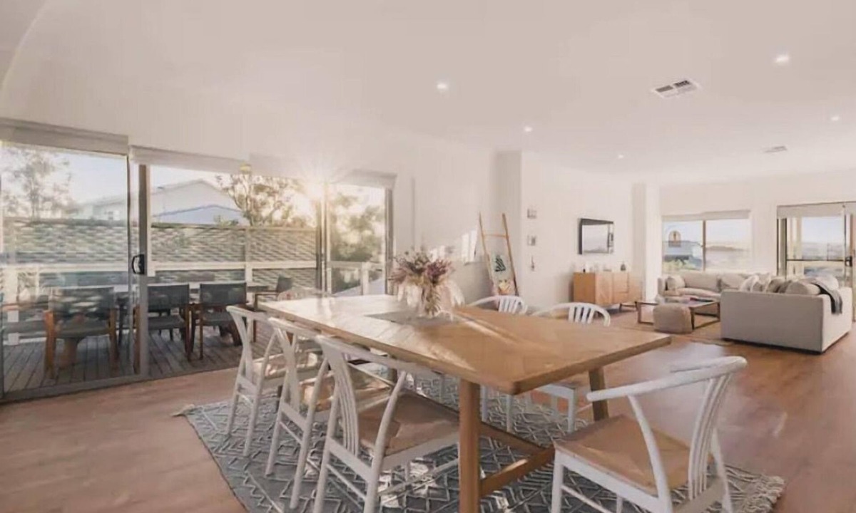 Middleton House | Morrison at Middleton Surf, Sun, Sand and explore the best of the Fleurieu 🌊