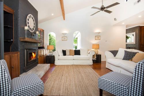 Berry House | Mulberry House - Pet Friendly with Swimming Pool