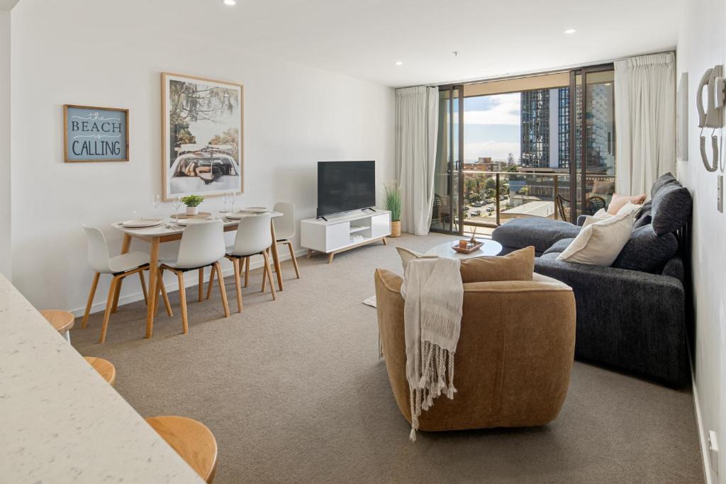 Broadbeach Apartment | Nami Escape - Resort Comfort near Beach & Casino
