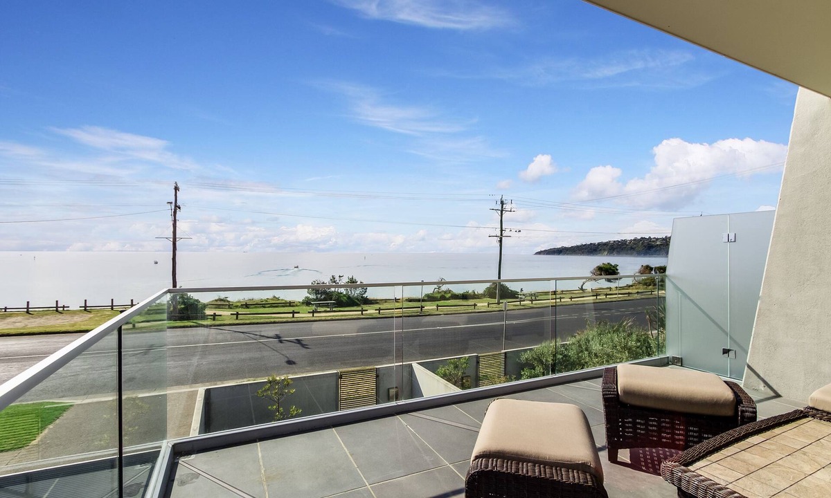 Safety Beach House | Nautilus 2 - Modern beachfront townhouse, opposite beach, water views