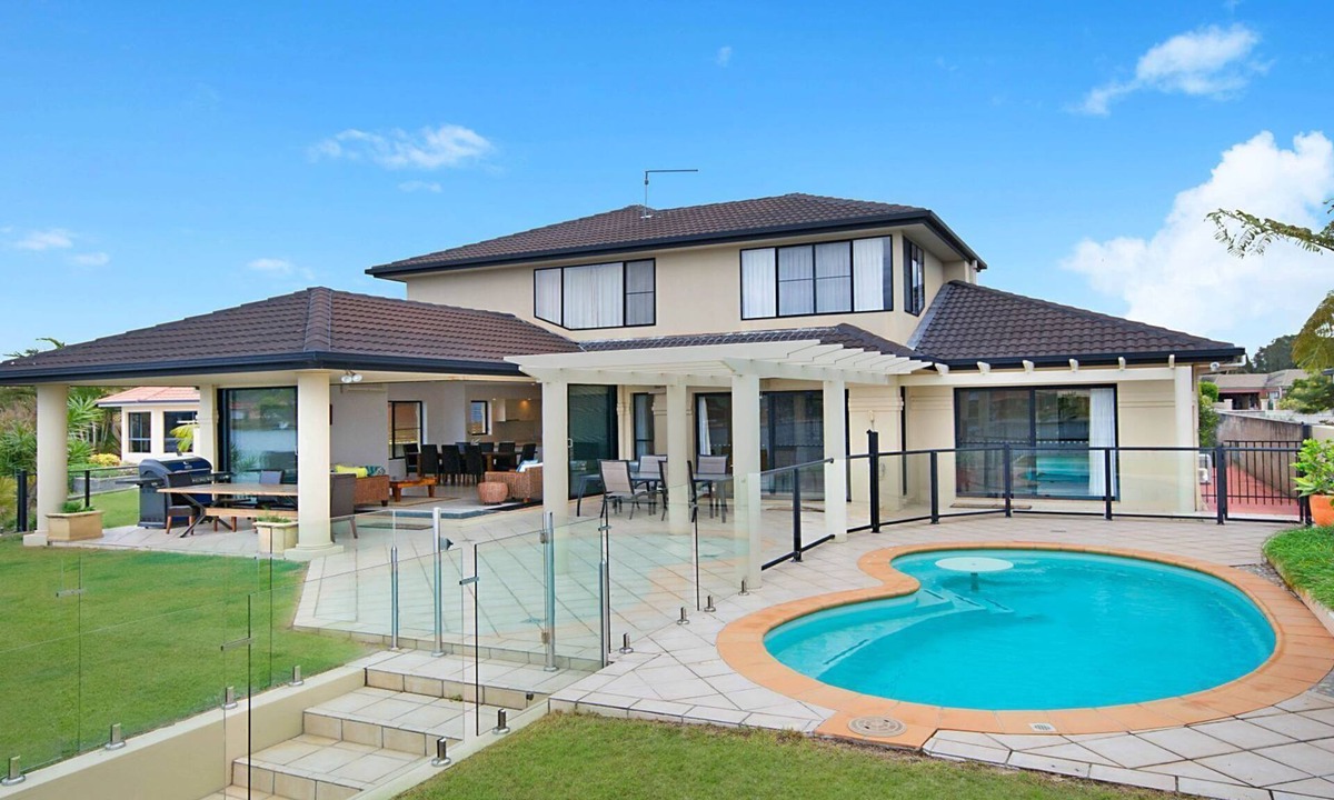 Yamba House | Nirvana Waters - Waterfront with Private Pontoon & Pool - Holiday Yamba