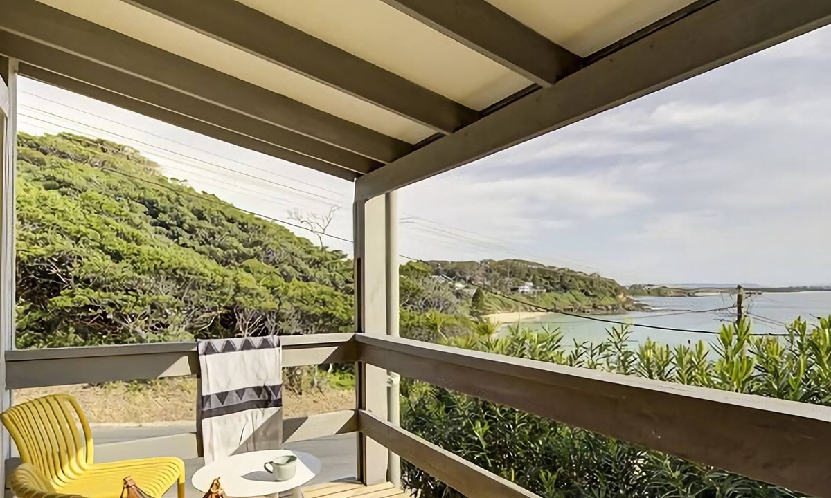 Norah Head Apartment | Norah Beach Shack 1 - 30m for the beach!