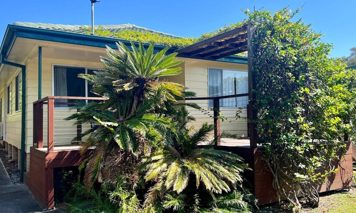 North Haven House | North Haven Sea Breeze - walk to beach and breakwall