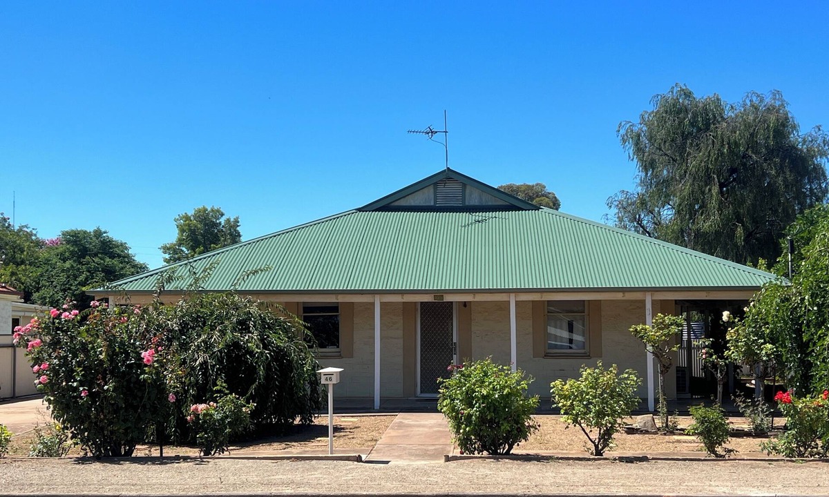 Belalie House | North Parade Accommodation Comfortable 3 Bedroom Accommodation in Jamestown