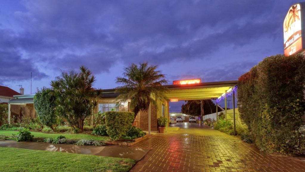 Broken Hill Hotel | Oasis Motor Inn