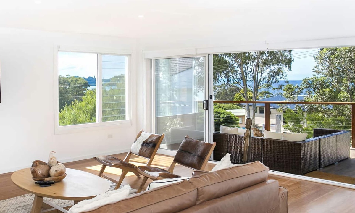 Mollymook House | Ocean Blue - Experience pure luxury in this incredibly stunning home