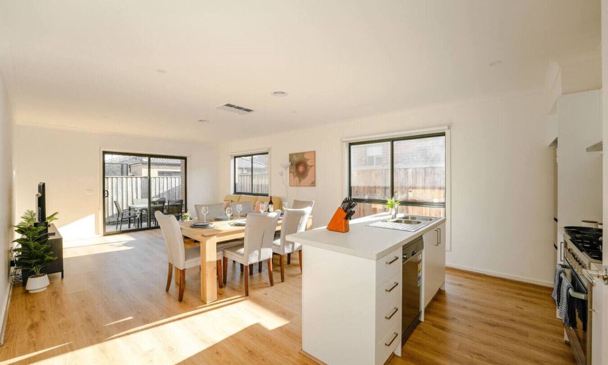 Melton South House | Open-Plan Comfort | Sunny Living | BBQ @ Backyard