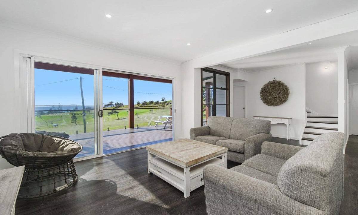 Crescent Head House | Oversized Executive Styled Home, Flat Walk To Town & Amazing Ocean Views!