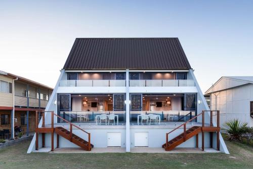 Wooli House | Pacific Dawn on The Beach