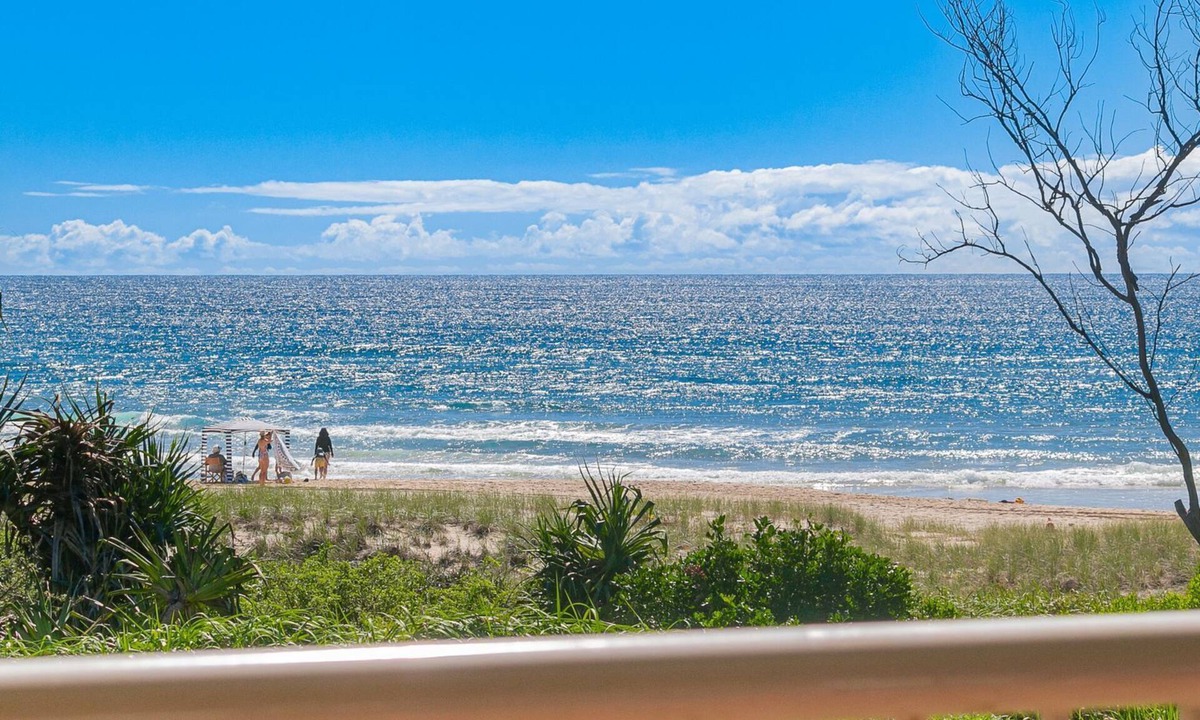 Tugun Apartment | Pacific Gables 1 - Absolute Beachfront Tugun - Linen Provided - Min. 3 Night Stays!