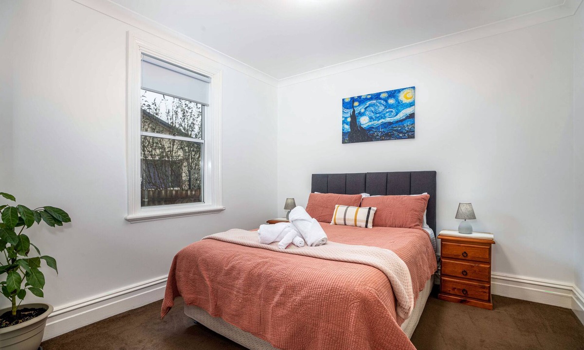 Orange East Apartment | Paddington Villa 3 Close to town, Neat & Practical