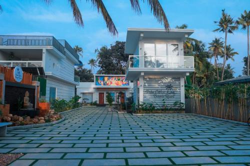 Kuzhuppilly Hotel | Palm Wave Beach Resort
