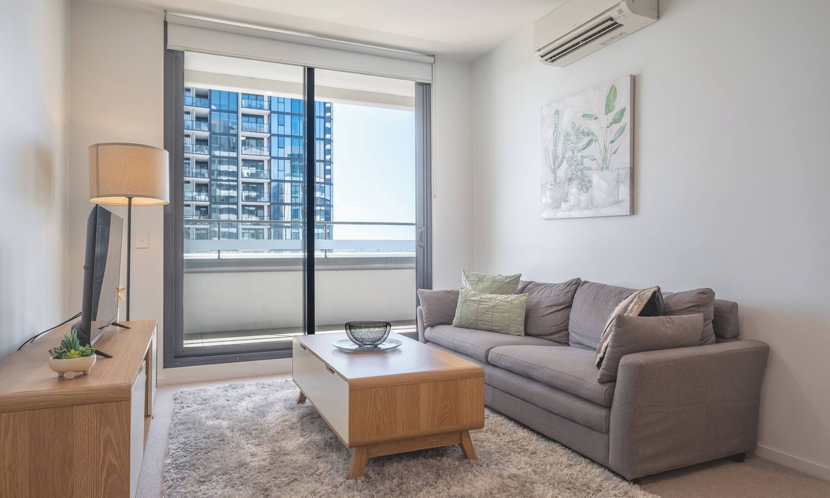 Footscray Apartment | Panoramic Views 2BR with Pool and Free carpark