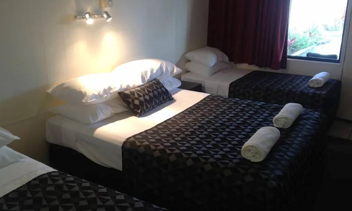 Ayr Hotel | Parkside Motel