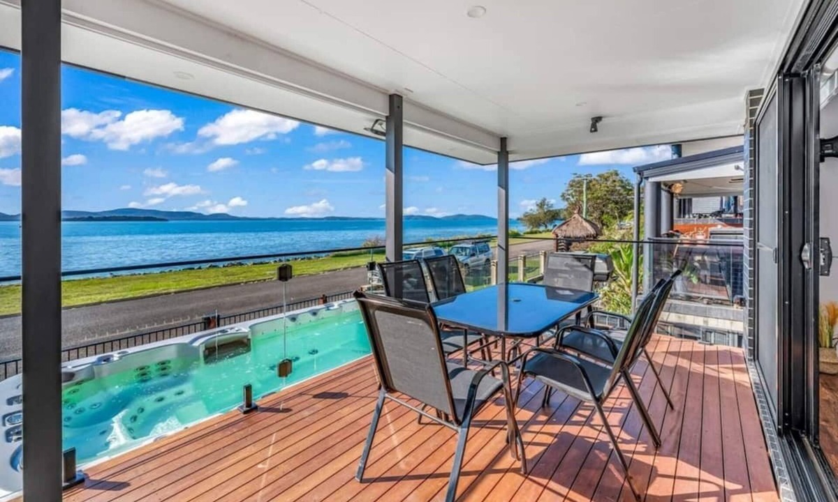 Tanilba Bay House | Peace in Paradise - Near Nelson Bay - Spa, views!