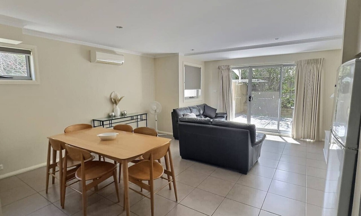 Turner Apartment | Peaceful 2 and half bedroom in Turner close to Braddon