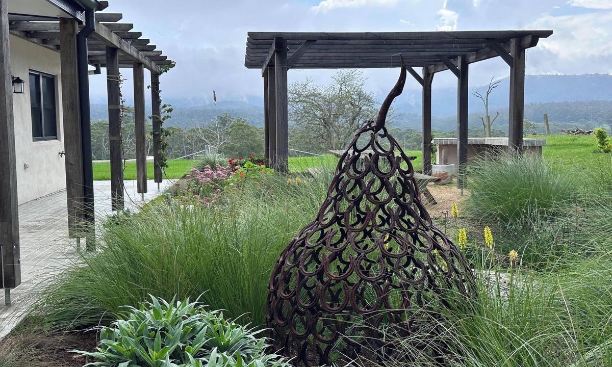 Little Forest Cottage | Peaceful farmstay 9 Km from beautiful Mollymook Beach - it's effortless luxury