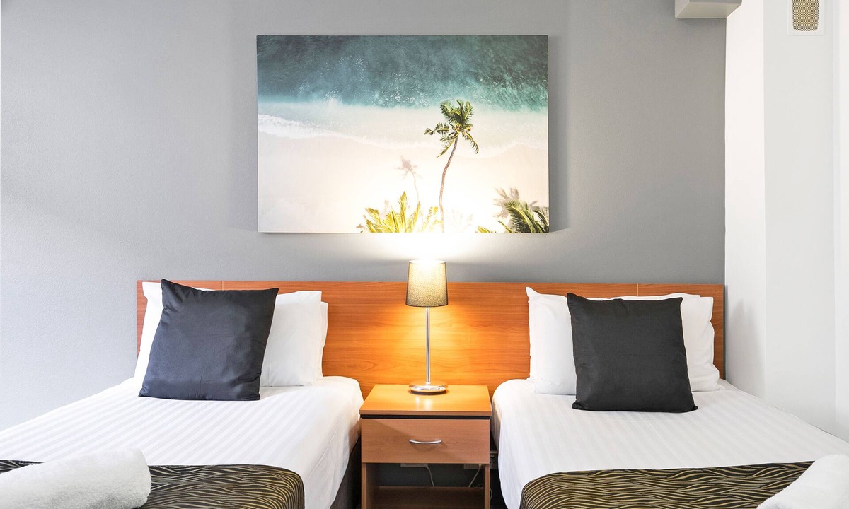 Nelson Bay Hotel | Peninsula Nelson Bay Motel and Serviced Apartments