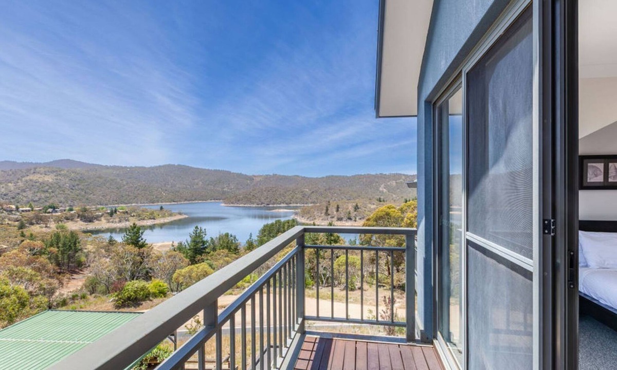 Jindabyne House | Pentagon - 2/65 Gippsland Street
