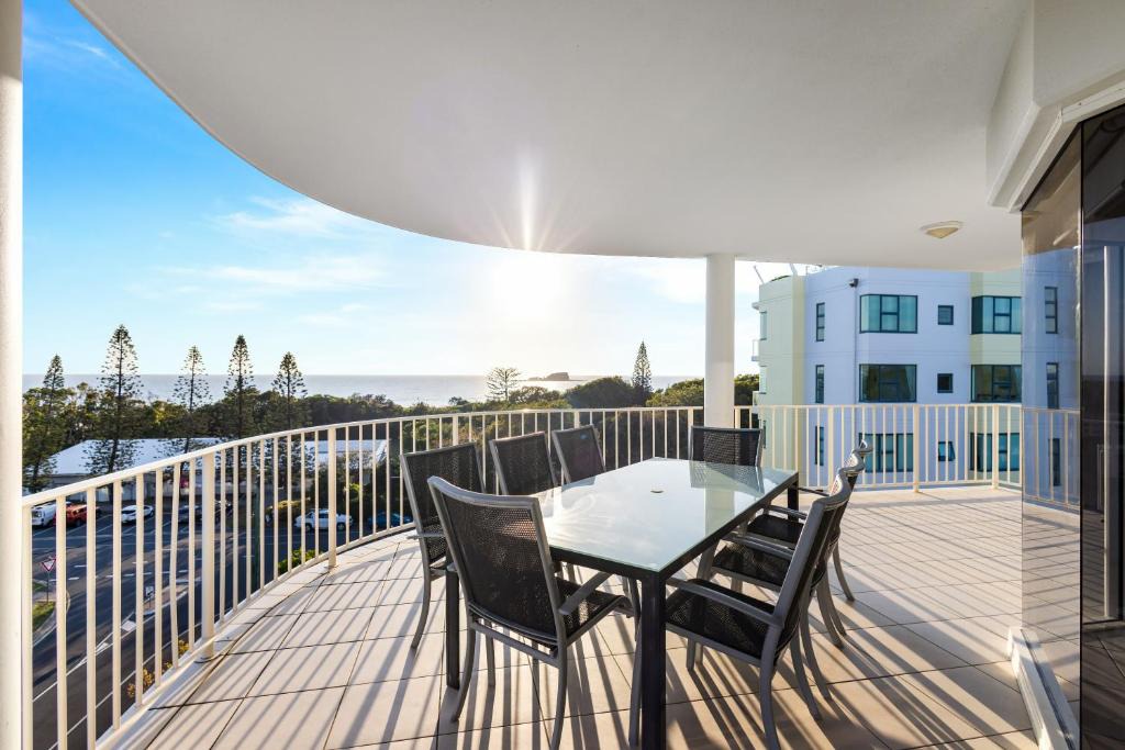 Mudjimba Apartment | Penthouse - Private Rooftop Spa