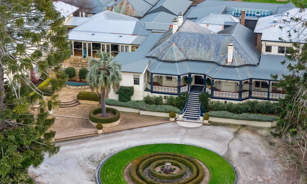 Bowral Hotel | Peppers Craigieburn