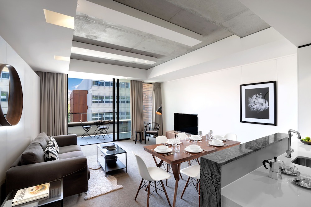City West Hotel | Peppers Gallery Hotel Canberra