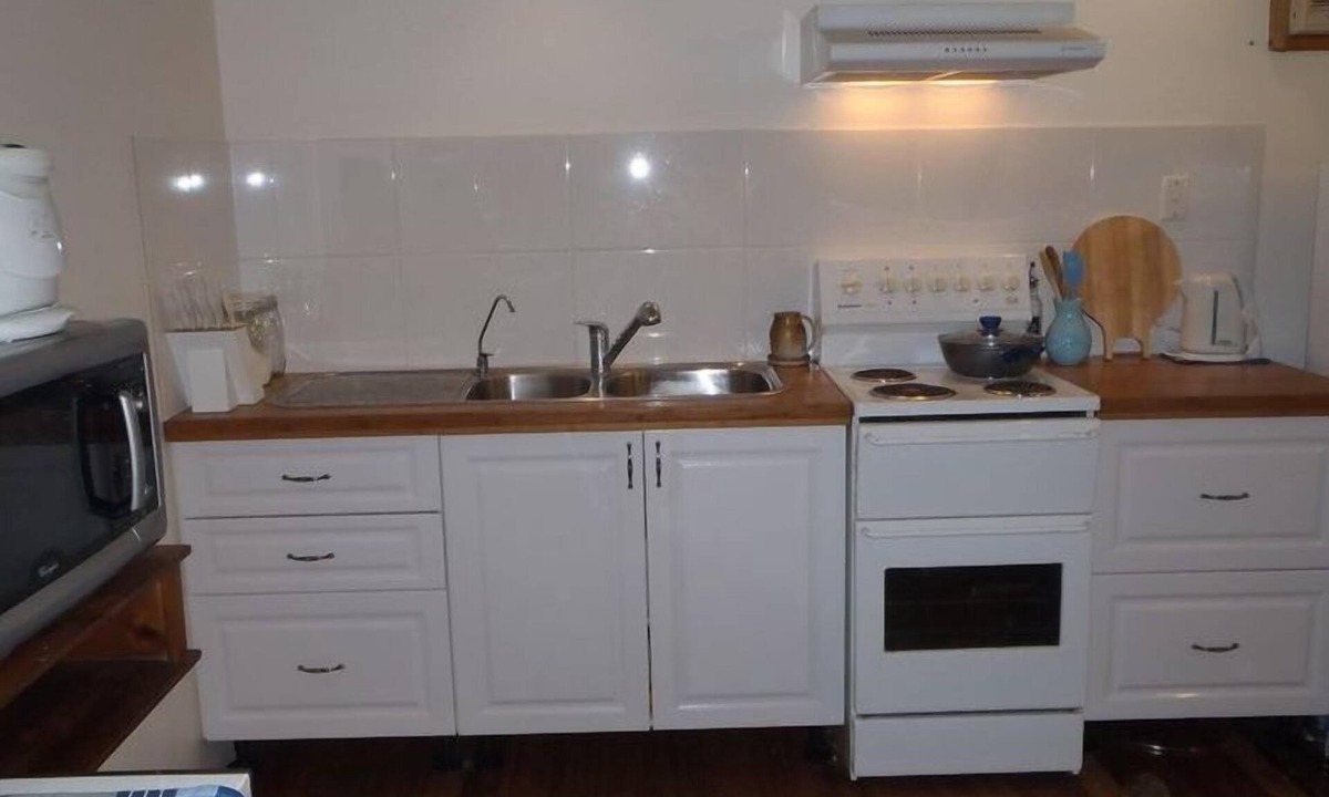 Kuttabul Apartment | Pet friendly ground level of 2-storey house with rural views