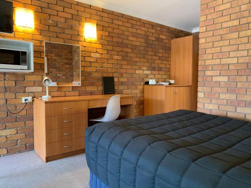 Tenterfield Hotel | Peter Allen Motor Inn