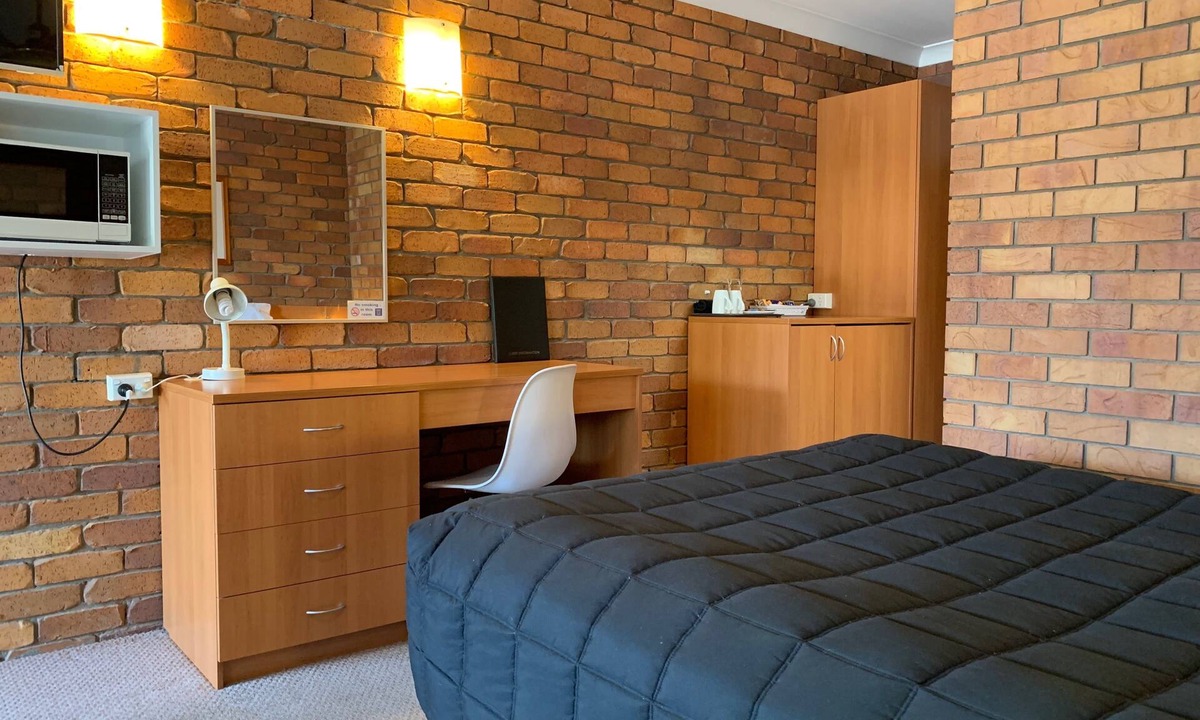 Tenterfield Hotel | Peter Allen Motor Inn