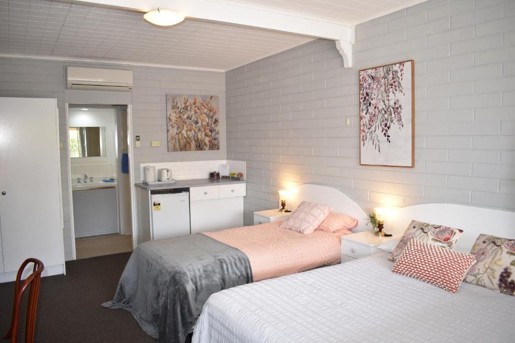 Peterborough Hotel | Peterborough Motel