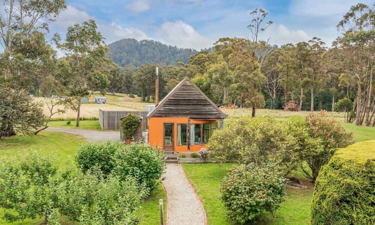 Kettering Cottage | Picturesque Couples Studio at Herons Rise Vineyard