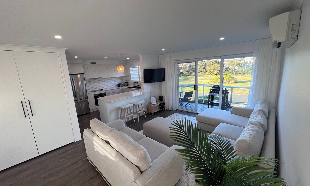 Ulladulla Apartment | PJ's Ulladulla - Harbour & Pacific Ocean Views.