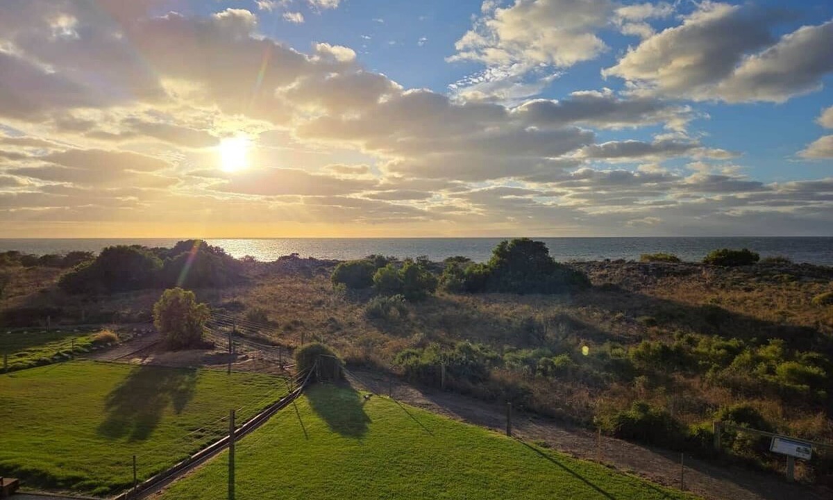 Muloowurtie House | Pleasant View Too - Beach Front Accommodation