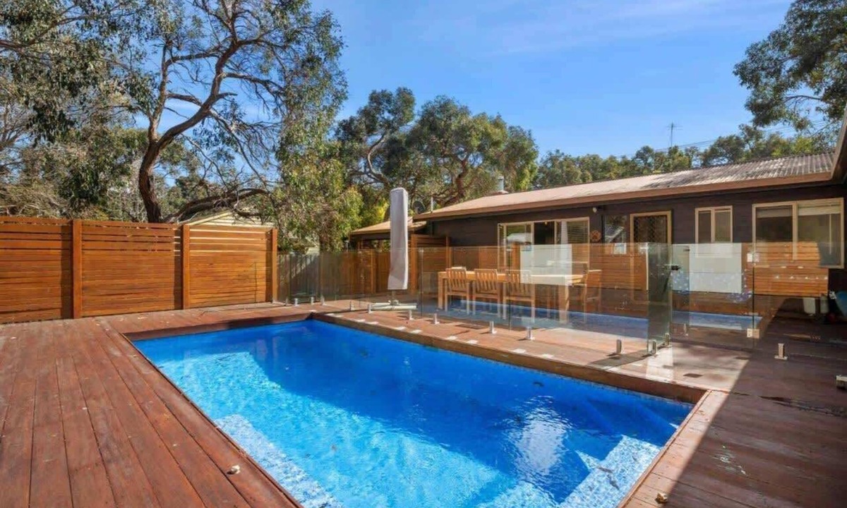 Anglesea House | Pool, Golf, Beach & Parks!