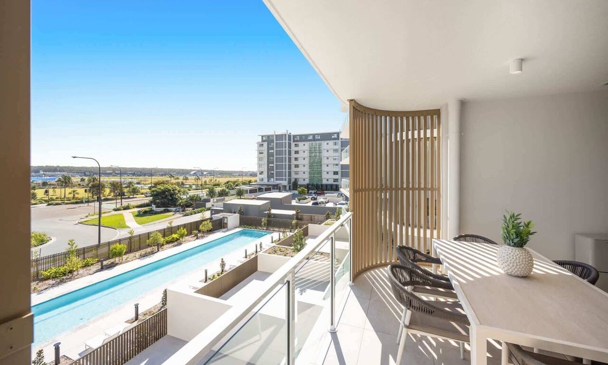 Birtinya Apartment | Poolside 2-Bed Apartment at Lake Kawana