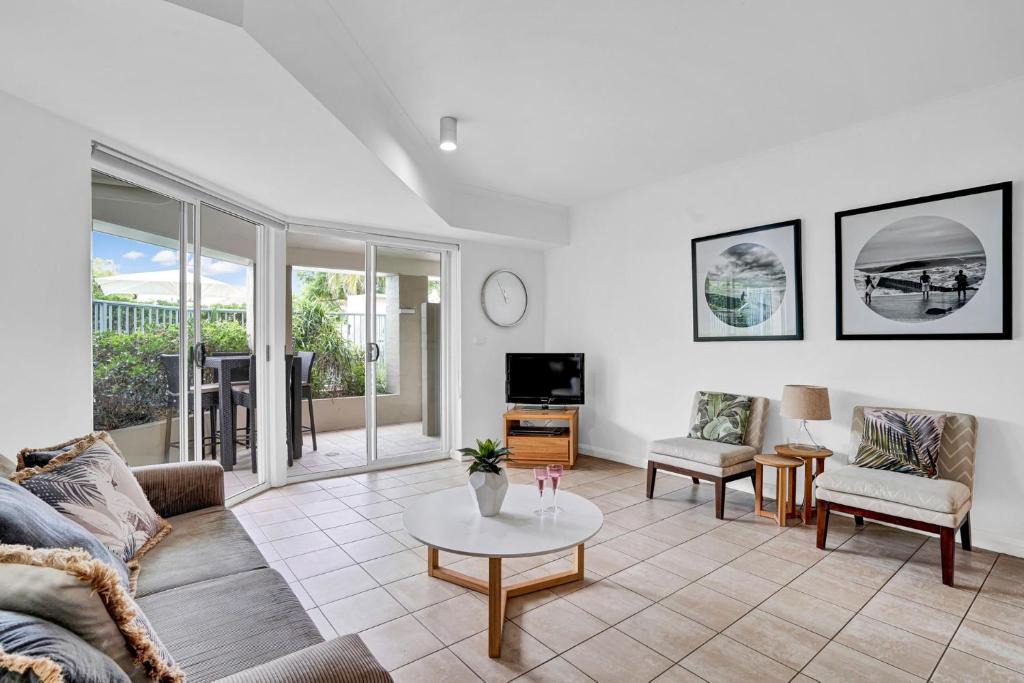 Palm Beach Apartment | Poolside at Iluka Resort Apartments